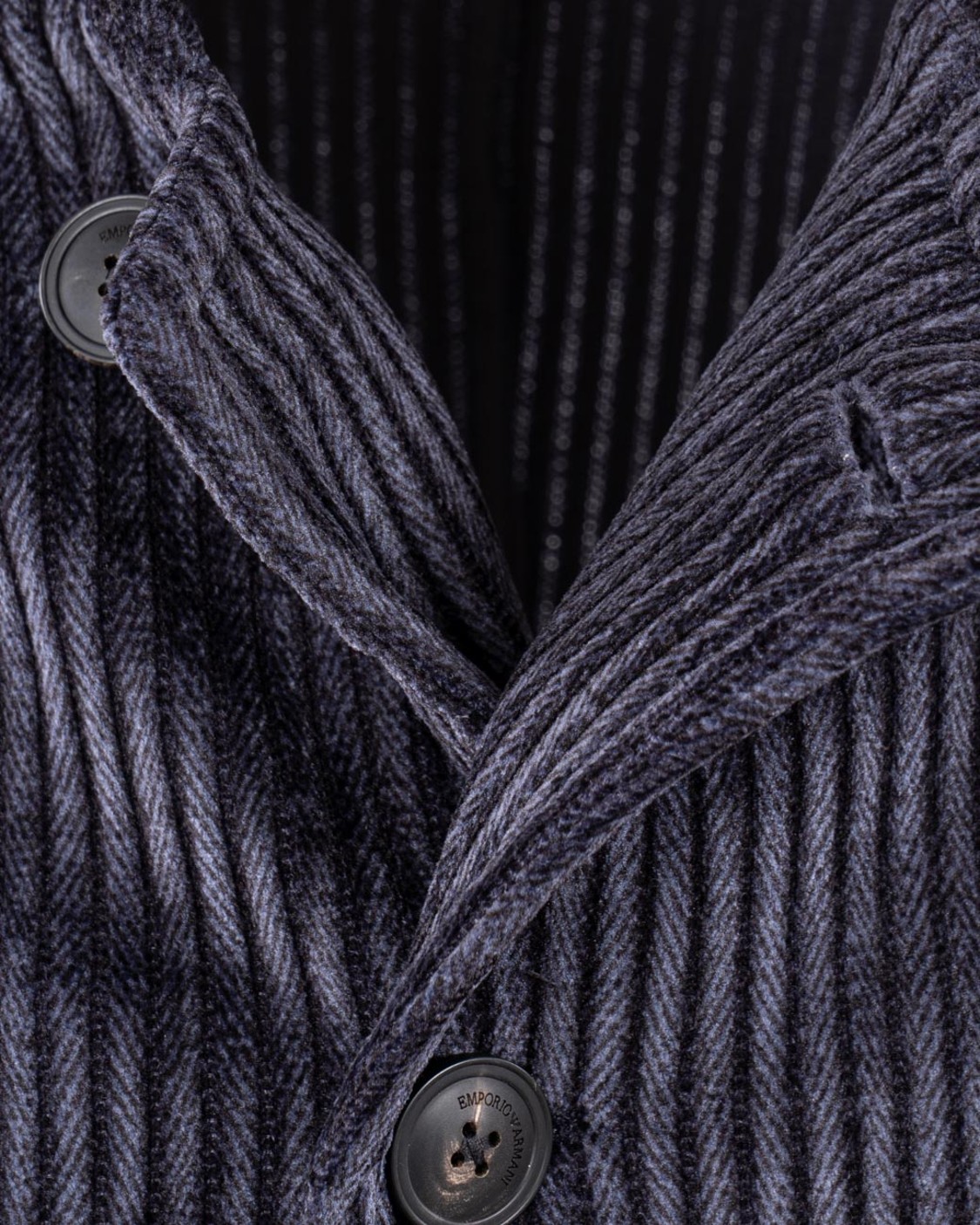 shop EMPORIO ARMANI  Giacca: Emporio Armani giacca collo guru.
Corduroy.
Allacciatura decentrata.
Stampa all over.
Allacciatura con bottoni.
Maniche lunghe.
Tasche laterali a toppa.
Capo sfoderato.
Composizione:  98% poliestere, 2% elastan.
Made in Romania.. EM000144 TE16802-PB015 number 395044